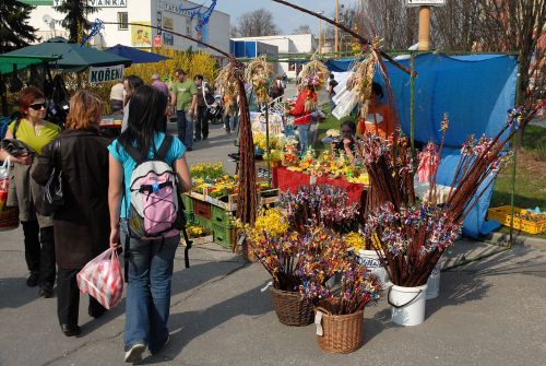 Na tradičních velikonočních trzích bylo možné koupit nejen tatary, ale i další dekorace vážící se k těmto svátkům.<br/>                                
FOTO: DAVID MACHÁČEK
