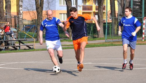 Je tu jaro a s ním začátek soutěží v malé kopané. V sobotu 11. dubna je zahájilo 1. kolo ligového poháru. Souboj v něm svedli mimo jiné i Palmeiras a D&L AS 54.<br/>  
FOTO: JANA FEILHAUEROVÁ
