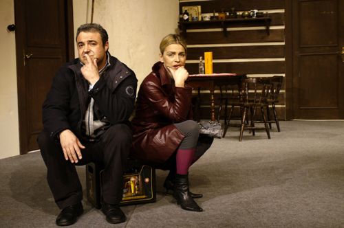 Na Lucii Zedníčkovou se mohou těšit i kopřivničtí diváci komedie To byl teda Silvestr! Martina Zounara bude alternovat autor hry Zbyšek Pantůček.<br/> 
FOTO: DIVADELNÍ SPOLEČNOST HÁTA
