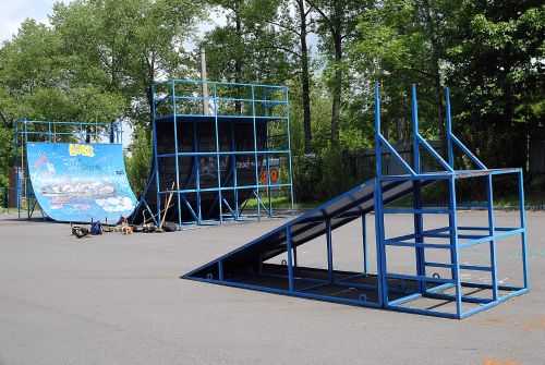 Největší překážka ve skateparku takzvaná U-rampa neodpovídá předpisům a musí být odstraněna. Celý areál bude do půlky prázdnin mimo provoz.<br/>
FOTO: DAVID MACHÁČEK
