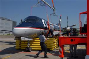 Speciální nafukovací vaky, zvedací rameno a popruhy jsou součástí výbavy, kterou nově disponují záchranáři na mošnovském letišti.<br/>
FOTO: DAVID MACHÁČEK
