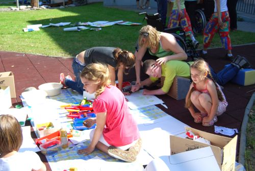 Tentokrát se v dětském centru bořily bariéry mezi klienty zařízení a zdravými dětmi prostřednictvím výtvarných činností.<br/>
FOTO: DANA HOĎÁKOVÁ
