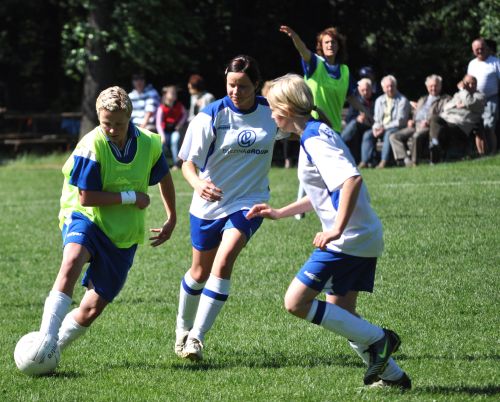 Fotbalistky Lubiny kralovaly domácímu turnaji, který byl uspořádán u příležitosti 15. výročí založení ženské kopané v okrese.<br/>
FOTO: JANA FEILHAUEROVÁ
