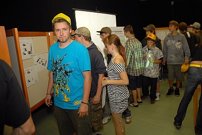 Vyznavači skatesportů vybrali ze tří došlých návrhů doplnění skateboardového areálu jednomyslně .Radnice tak bude po zrušení soutěže jednat s jedinou firmou.
FOTO: DAVID MACHÁČEK