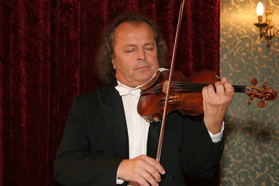 Houslový virtuos Václav Hudeček má být jedním z taháku letošního předplatného Kruhu přátel hudby. Prodej abonmá startuje v příštím týdnu.<br/> 
FOTO: ARCHIV
