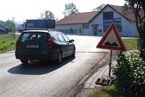 Dopravu ve Vlčovicích už nebudou komplikovat stovky kamionů. Lidé ale budou muset překousnout ještě opravu silnice.
FOTO: DAVID MACHÁČEK