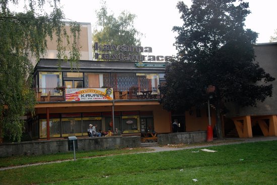 Objekt Kavárny je z různých důvodů už několik let předmětem sporů mezi koalicí a opozicí na kopřivnické radnici. Změnu, zdá se, nepřinese ani nejnovější rozhodnutí radních o pronajímání budovy.<br/>
FOTO: DAVID MACHÁČEK
