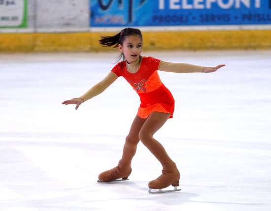 Klára Palágyiová z kopřivnického klubu krasobruslení bude v nadcházející sezoně bojovat o úspěchy v kategorii nejmladších žaček.
FOTO: DAVID MACHÁČEK
