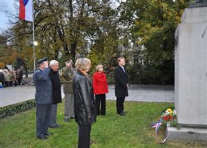 Součástí oslav Dne vzniku samostatného československého státu byl tradičně i pietní akt u pomníku T. G. M.
FOTO: DANA HOĎÁKOVÁ