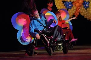 Úvodní vystoupení 13. ročníku přehlídky Motýlek svým ztvárněním odkazovalo na název festivalu tvorby handicapovaných dětí.
FOTO: DAVID MACHÁČEK
