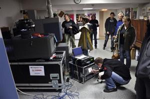 Speciální digitální projektor, který byl minulou středu na den nainstalován v promítací kabině kina Puls, zde zatím nezůstal. O jeho případném nákupu budou rozhodovat zastupitelé.
FOTO: DAVID MACHÁČEK
