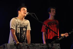 Charitativního turné pro nízkoprahy se v Kopřivnici a Kyjově zúčastnila také místní mladá kapela Burnout.
FOTO: DAVID MACHÁČEK
