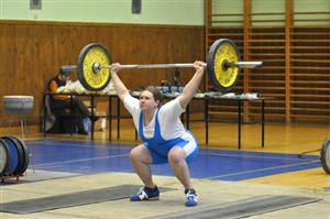 Kopřivnická juniorka Bára Lichnovská vybojovala vítězství v domácí vzpěračské Velké ceně. Ve dvojboji dosáhla výkonu 124 kg.
FOTO: JANA FEILHAUEROVÁ
