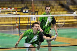 Badmintonista Jakub Bitman (vpravo) vybojoval na VC Kopřivnice vítězství v singlu, ve čtyřhře ovšem spolu s Drančákem nestačili na česko-indonéský pár Provazník-Okvana.
FOTO: DAVID MACHÁČEK
