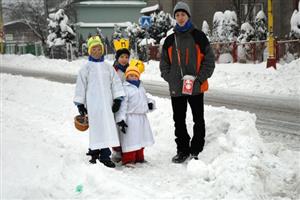 Skupinky Tříkrálových koledníků byly po městě k vidění během celého minulého týdne. Dnes 10. ročník charitativní sbírky vrcholí.
FOTO: DAVID MACHÁČEK
