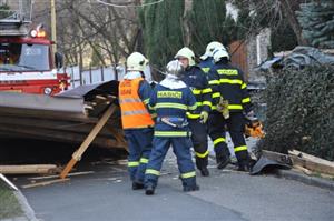 Jednotka dobrovolných hasičů absolvovala v minulém roce i řadu výjimečných zásahů zapříčiněných přírodními živly, v létě to byla voda, v zimě silný vítr.
FOTO: DAVID MACHÁČEK
