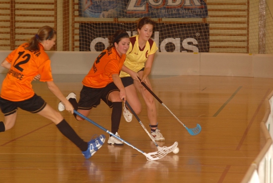 Florbalistky ZŠ Alšova nestačily v semifinálovém utkání krajského kola Orion Florbal Cupu na celkové vítězky turnaje z Opavy.
FOTO: DAVID MACHÁČEK
