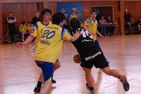 Starší dorost Kopřivnice vybojoval v domácím turnaji třetí místo. Utkání s Ostravou se mu ale příliš nepovedlo, prohrál 11:20.
FOTO: DAVID MACHÁČEK