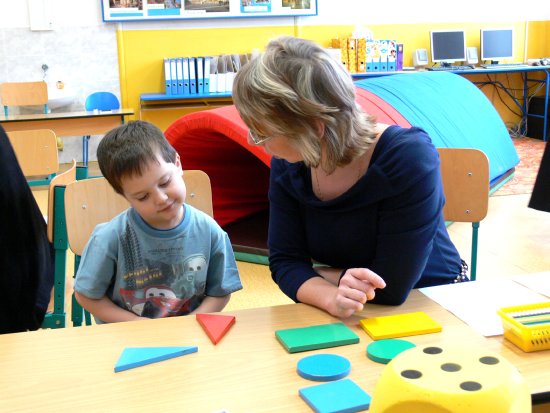 Jedním z prvních budoucích školáků, kteří úspěšně absolvovali v pondělí zápis v Základní škole v Ženklavě, byl Benjamin Ernst.
FOTO: ILONA MAZALOVÁ
