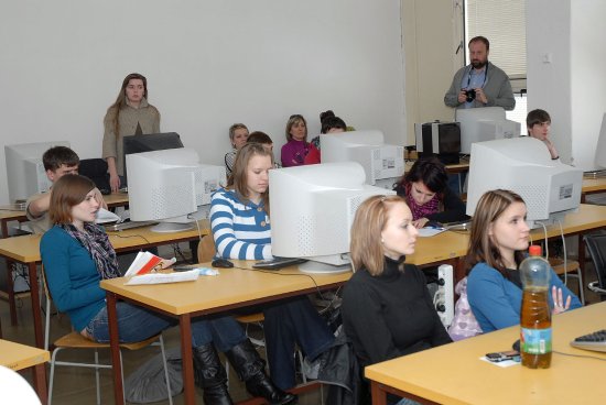 Studenti zdejší střední školy se seznamují s internetovou aplikací Studentprofil.cz, která jim umožňuje navázat efektivní spolupráci s firmami v regionu.
FOTO: DAVID MACHÁČEK