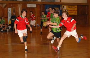 Starší žáci KH Kopřivnice se před domácím publikem vytáhli. Vyhráli čtvrtý turnaj Žákovské ligy a jsou na nejlepší cestě do kýženého finále soutěže. 
FOTO: DAVID MACHÁČEK