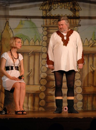 Prozatímně osvobozené divadlo Františka Ringo Čecha hrálo svou komedii Dívčí válka před naprosto vyprodaným velkým sálem kulturního domu.
FOTO: DAVID MACHÁČEK