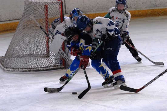 Kopřivnická hokejová přípravka letos předváděla velice pěkné výkony a rozhodně je příslibem pro roky budoucí. 
FOTO: DAVID MACHÁČEK