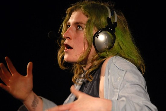 Sobotní Norácký ples na punkové téma přinesl řadu překvapení. Kromě koncertů také vystoupení domácího divadelního souboru Tři deka. 
FOTO: DAVID MACHÁČEK