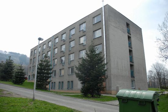 Až těsně pod Červeným kamenem stojí budova, kterou bude město využívat jako stejnojmennou ubytovnu. Sloužit bude občanům i turistům.
FOTO: DAVID MACHÁČEK
