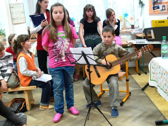 Letošní ročník hudební soutěže Lubinský zpěváček měl zatím největší účast, sešlo se na něm přes osmdesát soutěžících z několika škol v okolí.
FOTO: ILONA MAZALOVÁ
