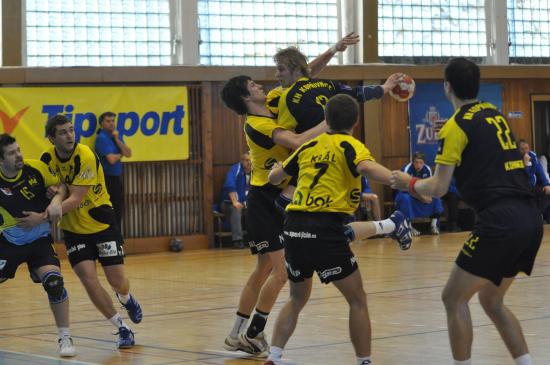 Kopřivnická střední spojka Matěj Šustáček většinou na palubovce bojuje do roztrhání těla. Výjimkou nebyly ani zápasy o sedmé místo s Jičínem.
FOTO: JANA FEILHAUEROVÁ