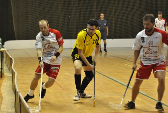 Vikingové se ve čtvrtfinálovém zápase se slovenskou Nižnou trochu trápili, přesto postoupili do semifinále, kde už nestačili na tým FKÚ Ovocné Báze.
FOTO: JANA FEILHAUEROVÁ