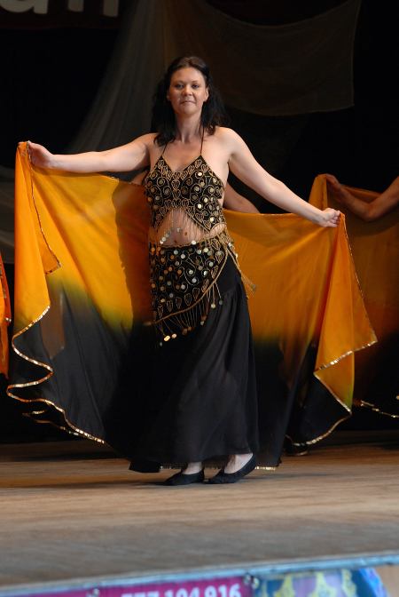 Orientální tanec v mnoha podobách patřil k hlavní náplni obsahově velmi pestrého festivalu Šostýnská Venuše, který proběhl v sobotu v Katolickém domě.
FOTO: DAVID MACHÁČEK