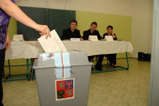 Volby do poslanecké sněmovny v Kopřivnici stejně jako před čtyřmi lety vyhrála ČSSD, mnoho důvodů k oslavám však neměla. Skutečnými vítězi voleb se dají označit nové strany - Věci veřejné a TOP 09.
FOTO: DAVID MACHÁČEK