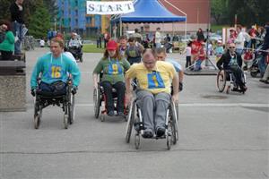 Součástí 13. ročníku Celostátních her tělesně postižených byl tradičně také závod na invalidních vozíčcích.
FOTO: DAVID MACHÁČEK