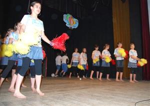Žáci ze všech tříd Základní školy sv. Zdislavy si připravili své číslo, kterým obohatili program tradiční školní akademie.
FOTO: DANA HOĎÁKOVÁ
