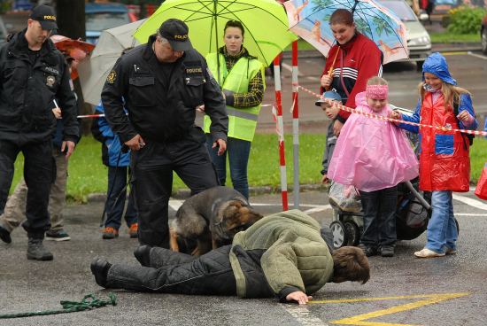 Na prostranství před radnicí prezentovali svou práci kromě hasičů a záchranářů také policisté.
FOTO: DAVID MACHÁČEK