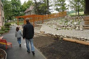 Zahrada Mateřské školy na ulici Záhumenní se po necelém roce proměnila v Kamenný svět. Rekonstrukce zahrady proběhla za pomoci dotace ze strukturálních fondů.
FOTO: DAVID MACHÁČEK