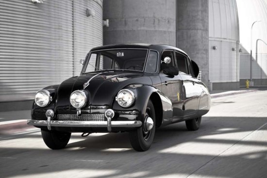 V Kopřivnici renovovaná Tatra T 87, která se v současnosti se svým majitelem prohání po kalifornských silnicích, se překvapivě stala vítězem ankety Veterán roku v New York Times. 
FOTO: ARCHIV Fa ECORRA