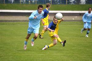 Starší žáci FC Kopřivnice se v utkání s francouzským Trappes hodně snažili, soupeř byl ale lepší a připsal si do tabulky turnaje „O pohár FC Kopřivnice“ body za vítězství 4:0.    
FOTO: JANA FEILHAUEROVÁ