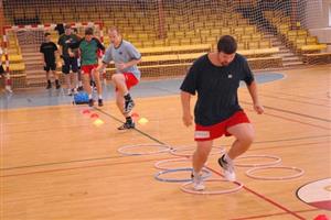 Extraligový tým házenkářů prochází letním drilem. Trénoval i v sobotu 31. července, kdy jej nepříznivé počasí zahnalo do haly.
FOTO: DAVID MACHÁČEK