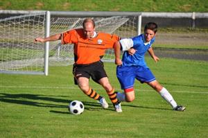 Talentovaný Petr Okřesík (vpravo) ukončil hostování ve Fulneku a stal se posilou kopřivnického útoku. S týmem si v prvním zápase sezony připsal remízu. 
FOTO: JANA FEILHAUEROVÁ