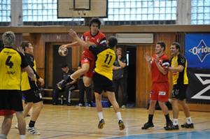 Kopřivnická spojka Ivo Martinásek byl jedním z mladíků v kopřivnickém dresu, kteří na turnaji Tatry dostali prostor ukázat, co v nich je. 
FOTO: JANA FEILHAUEROVÁ