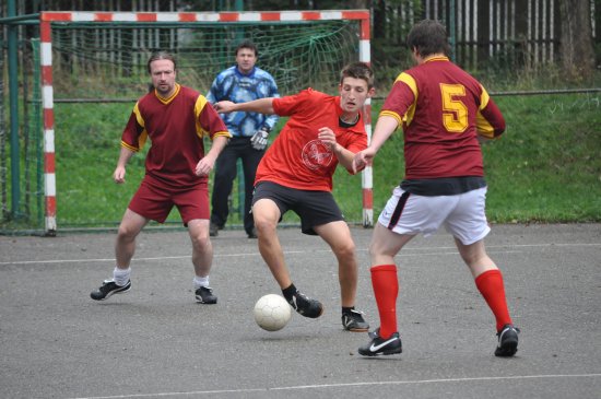 Tým FC Jelita porazil v úvodním zápase podzimní části II. ligy KMK Baník Štramberk (u míče) 4:2 a stále si drží pozici lídra.
FOTO: JANA FEILHAUEROVÁ