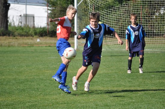 Ve finále fotbalového turnaje 6. tříd, který pořádala kopřivnická ZŠ 17. listopadu, mělo navrch družstvo ZŠ M. Horákové, které porazilo tým ZŠ E. Zátopka 3:0.
FOTO: JANA FEILHAUEROVÁ