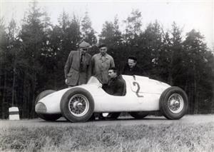 Monopost T607 na historickém snímku z období svého vzniku. Nyní je tento technický unikát krátkodobě zapůjčen v Technickém muzeu v Brně.
FOTO: RMK