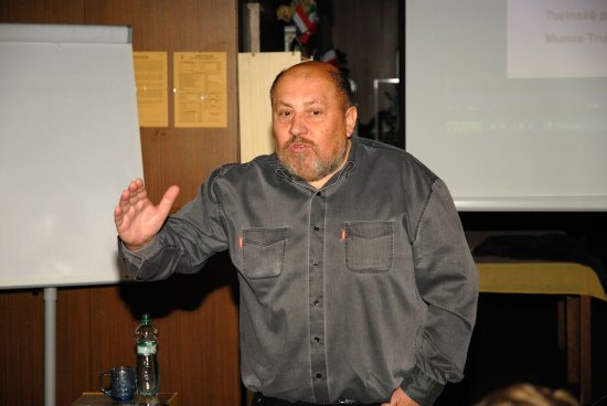 Záhadolog Arnošt Vašíček přednášel v rámci Týdne knihoven zájemcům o Tajemno kolem nás.
FOTO: DAVID MACHÁČEK
