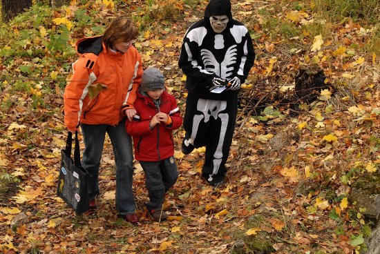 Příjemného podzimního odpoledne ve čtvrtek 28. října využila řada lidí k procházce na Šostýn. Hrad ale ten den ovládala strašidla. 
FOTO: DAVID MACHÁČEK