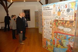 Sedmdesátimetrové leporelo poučí, ale hlavně pobaví