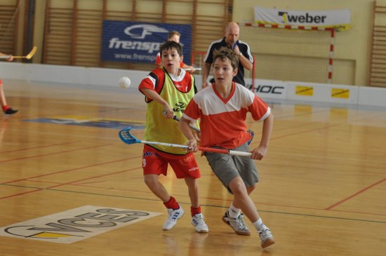 Okresní semifinále Orion Florbal Cupu mladších žáků vyhrála ZŠ dr. M. Horákové, která sice ve skupině prohrála se ZŠ E. Zátopka vysoko 0:5, ve finále ale byla lepší.
FOTO: J. FEILHAUEROVÁ